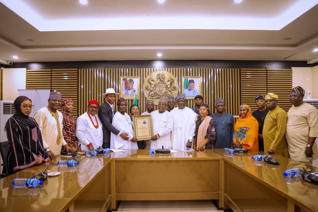 Dr. Babajide Akin-Thomas led FOGOCOM on a courtesy visit to office of the secretary to drFederal Government